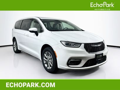 Used 2023 Chrysler Pacifica Touring-L