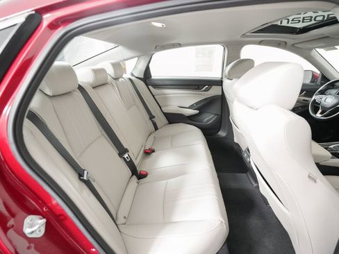 Used 2021 Honda Accord Touring image 18