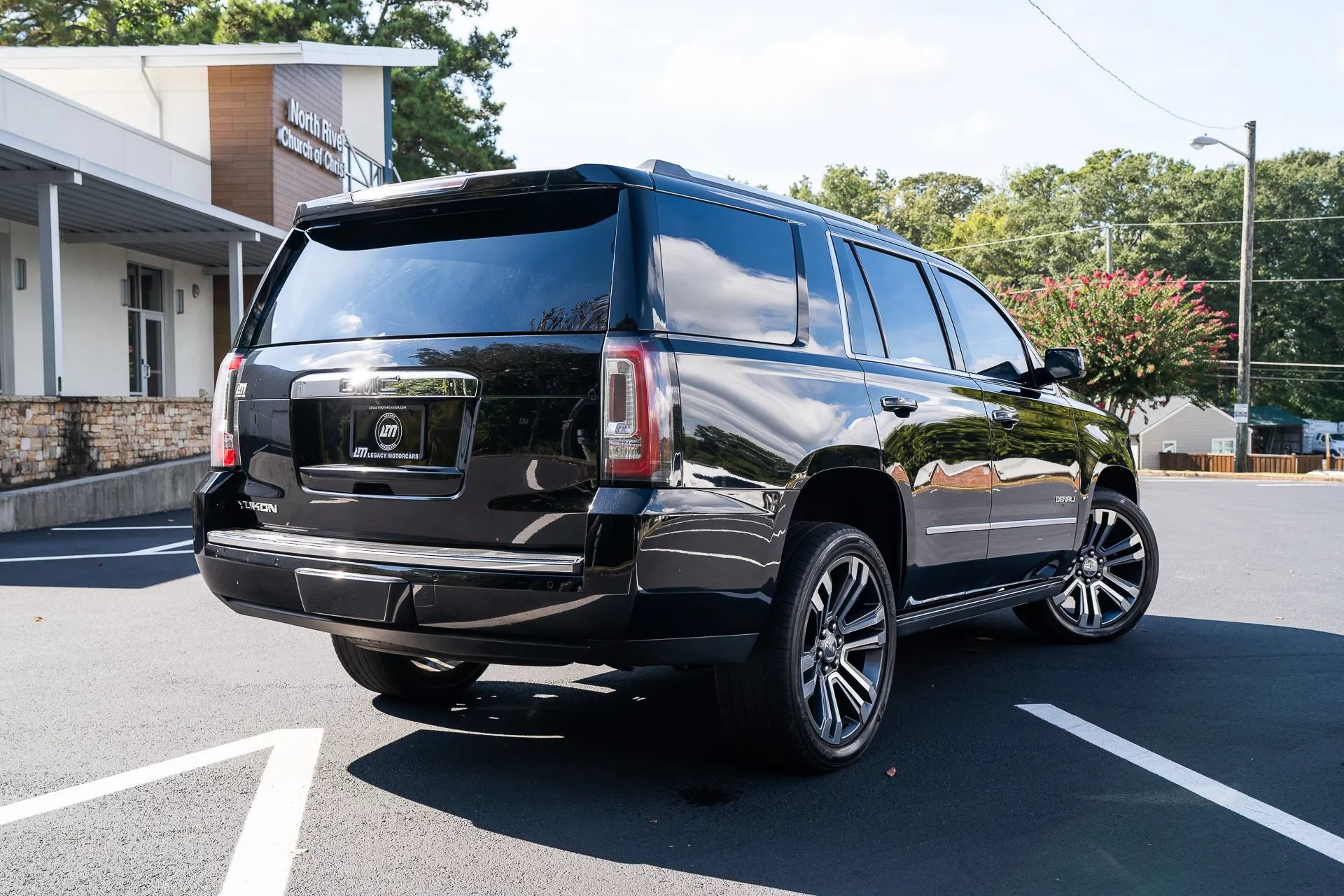 Used 2018 GMC Yukon Denali w/ Denali Ultimate Package RWD image 2