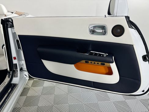 Certified 2016 Rolls-Royce Dawn image 16