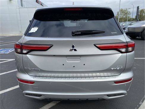 New 2025 Mitsubishi Outlander SEL image 6