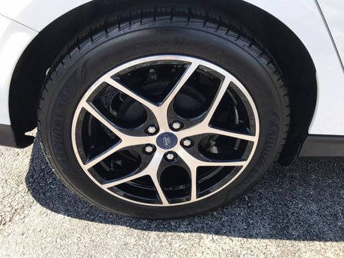 Used 2018 Ford Focus SE w/ SE Appearance Package FWD image 39