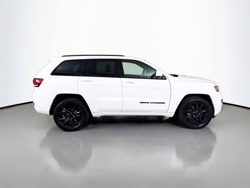 Used 2021 Jeep Grand Cherokee Laredo X AWD/4WD image 17