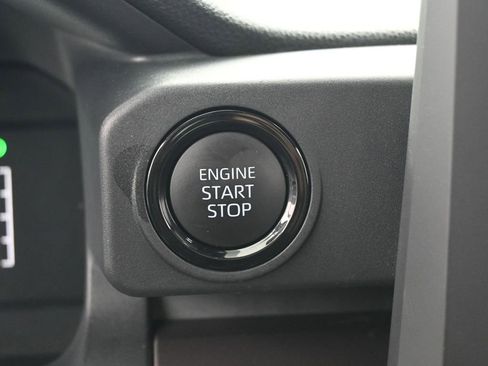 Used 2025 Toyota Tacoma SR5 image 17