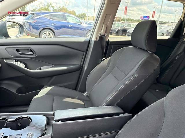 Used 2026 Nissan Rogue S FWD image 15