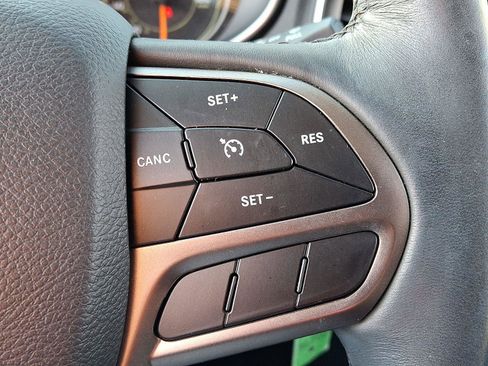 Used 2019 Jeep Cherokee Latitude w/ Cold Weather Group image 23