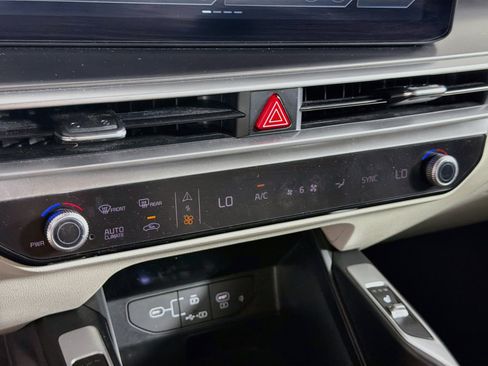 Used 2024 Kia Sorento EX FWD image 24