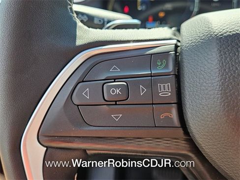 New 2025 Jeep Grand Cherokee Altitude image 22