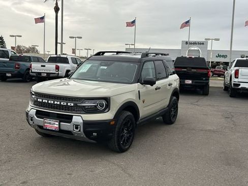 Used 2025 Ford Bronco Sport Badlands image 8