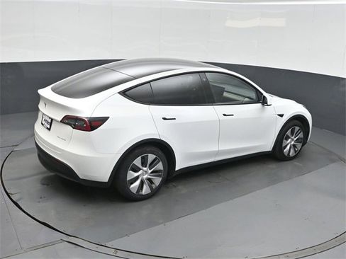 Used 2023 Tesla Model Y Long Range image 29
