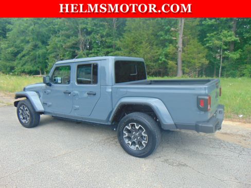 Certified 2024 Jeep Gladiator Sport w/ Premium Package AWD/4WD image 9