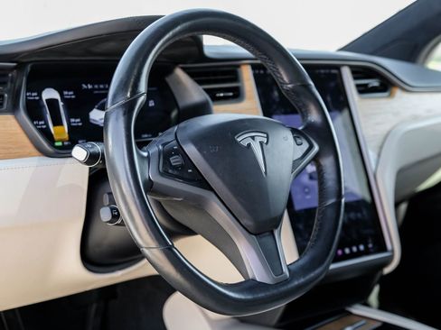 Used 2021 Tesla Model X Long Range image 18