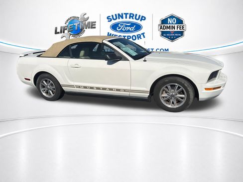 Used 2005 Ford Mustang Convertible RWD image 14