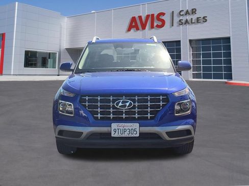 Used 2025 Hyundai Venue SEL FWD image 2