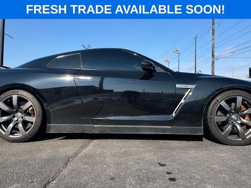 Used 2011 Nissan GT-R Premium image 9