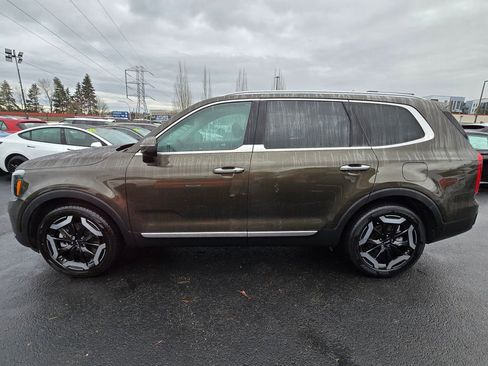 Used 2023 Kia Telluride S w/ S Sunroof Package image 4