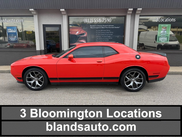 Used 2017 Dodge Challenger SXT w/ Driver Convenience Group RWD image 1