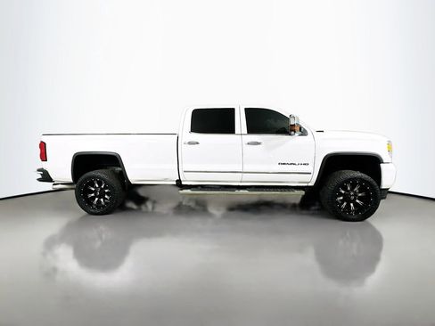 Used 2016 GMC Sierra 3500 Denali w/ Duramax Plus Package AWD/4WD image 9
