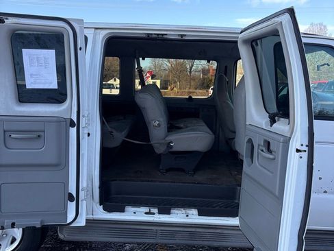 Used 2003 Ford E-350 and Econoline 350 Club Wagon image 11