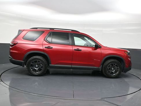 Used 2023 Honda Pilot TrailSport image 6