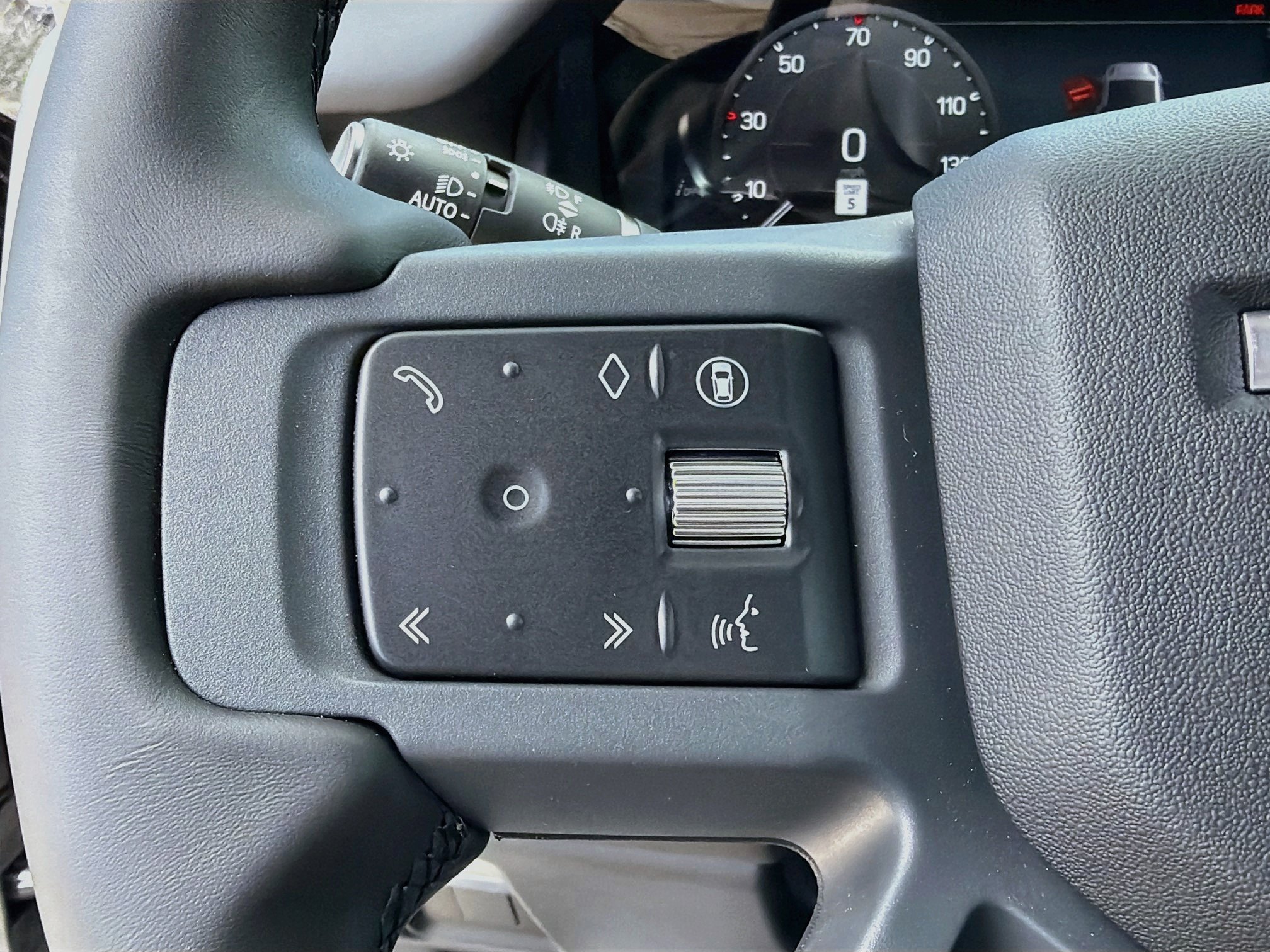 New 2026 Land Rover Defender 110 X-Dynamic SE AWD/4WD image 38
