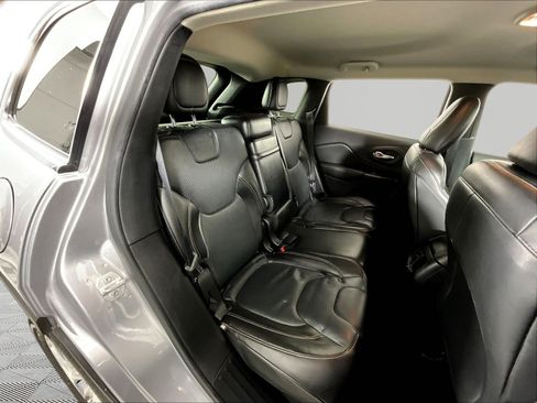 Used 2015 Jeep Cherokee Limited w/ Luxury Group AWD/4WD image 25