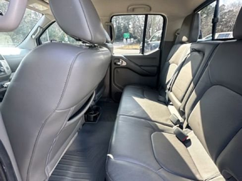 Used 2017 Nissan Frontier SL image 13