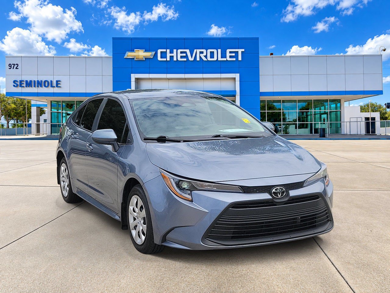 Used 2025 Toyota Corolla LE FWD image 2