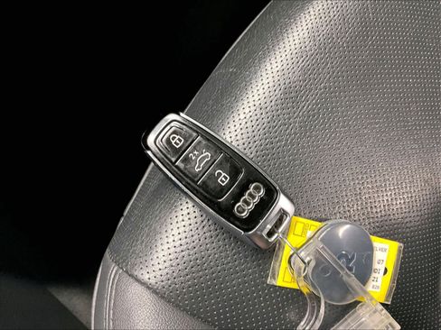 Used 2021 Audi Q7 3.0T Premium Plus w/ Executive Package image 12