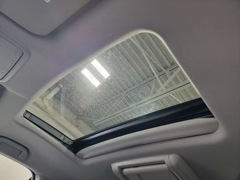 Used 2017 Honda Pilot Touring image 30