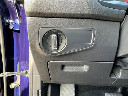 Used 2021 Volkswagen Tiguan SE image 34