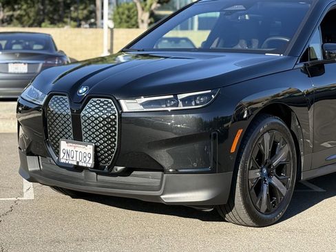Used 2025 BMW iX xDrive50 w/ Premium Package image 10
