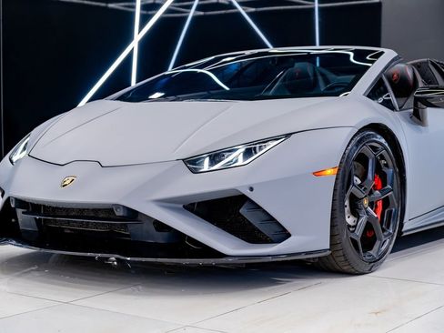 Used 2020 Lamborghini Huracan EVO image 4