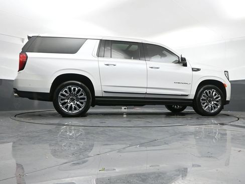 Used 2023 GMC Yukon XL Denali Ultimate AWD/4WD image 47