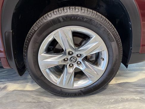 Used 2018 Toyota Highlander Limited AWD/4WD image 32