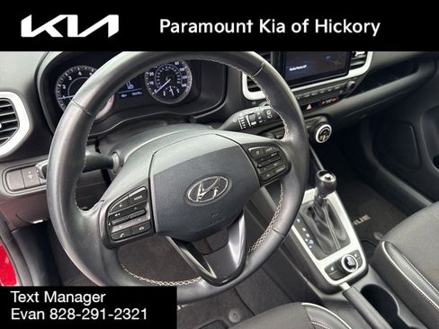 Used 2022 Hyundai Venue Limited image 17