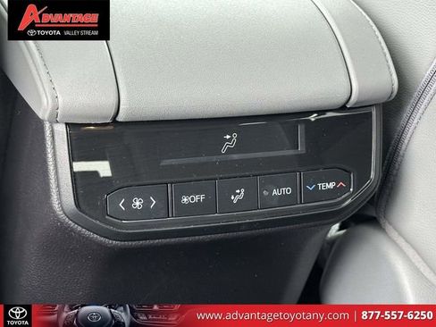 Used 2023 Toyota Highlander Limited AWD/4WD image 16