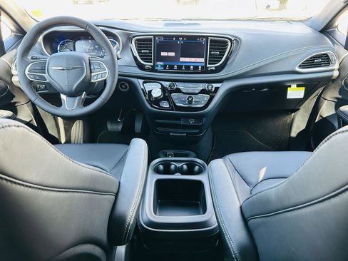 New 2026 Chrysler Pacifica Select w/ Quick Order Package 2EV image 27