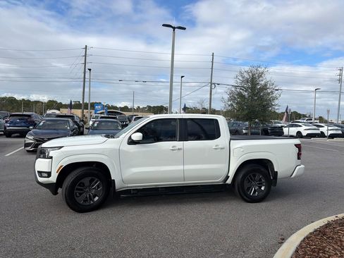 Certified 2025 Nissan Frontier SV w/ SV Convenience Package image 4