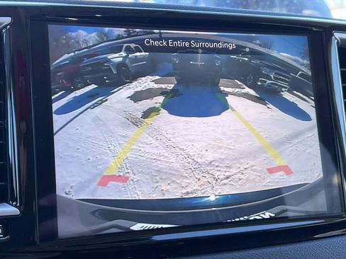 Used 2024 Chrysler Pacifica Touring-L FWD image 24