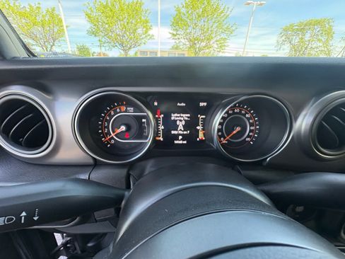 Used 2022 Jeep Gladiator Sport AWD/4WD image 17