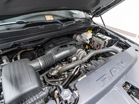 Used 2020 RAM 1500 Limited w/ Black Appearance Package AWD/4WD image 32