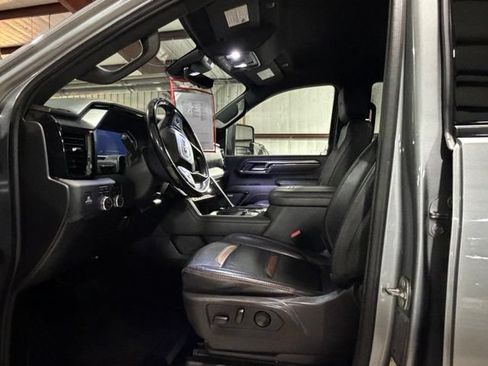 Used 2024 GMC Sierra 2500 AT4 w/ Technology Package AWD/4WD image 9