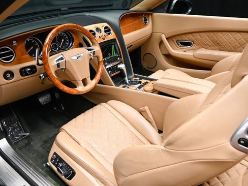 Used 2017 Bentley Continental GT image 62