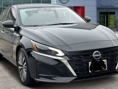 Used 2024 Nissan Altima 2.5 SV