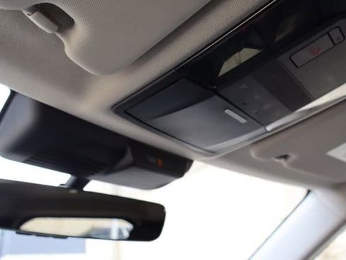 Used 2025 Mitsubishi Outlander AWD image 28