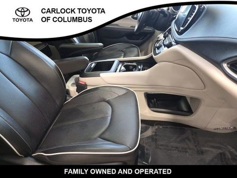 Used 2023 Chrysler Pacifica Limited FWD image 21