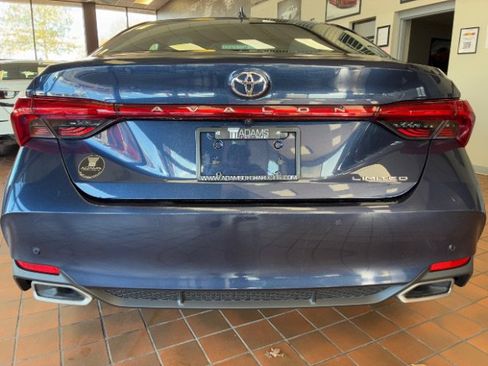 Used 2019 Toyota Avalon Limited image 9