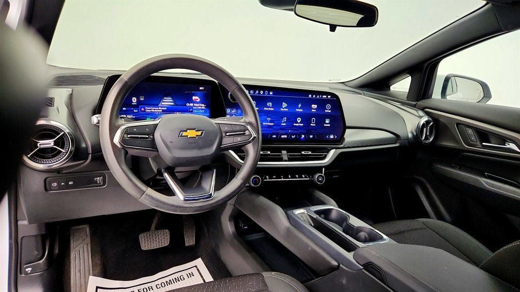Used 2025 Chevrolet Equinox EV LT FWD image 11