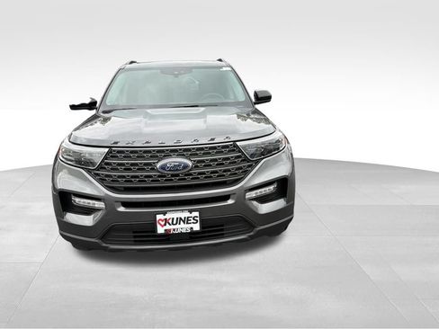 Used 2023 Ford Explorer XLT w/ Equipment Group 202A AWD/4WD image 4
